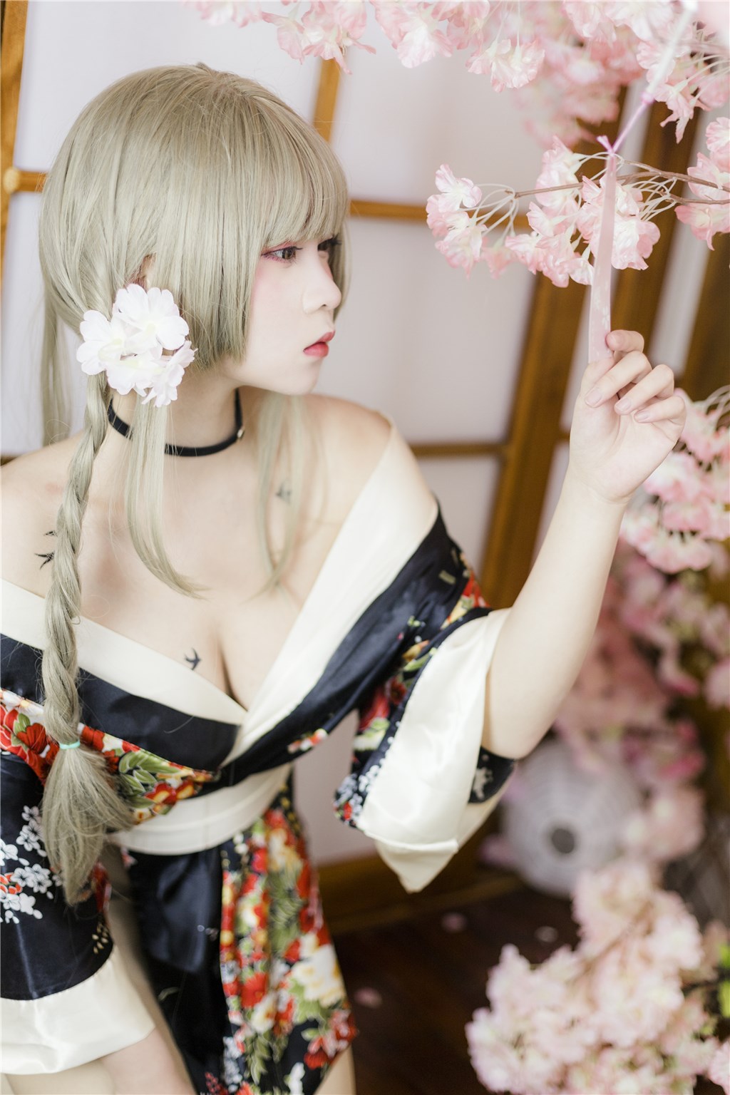 黑料网固证：网红“变形计”，从普通人到月入百万的隐患